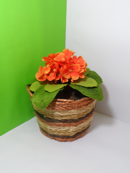 Arranjo Floral em Vaso de Sisal