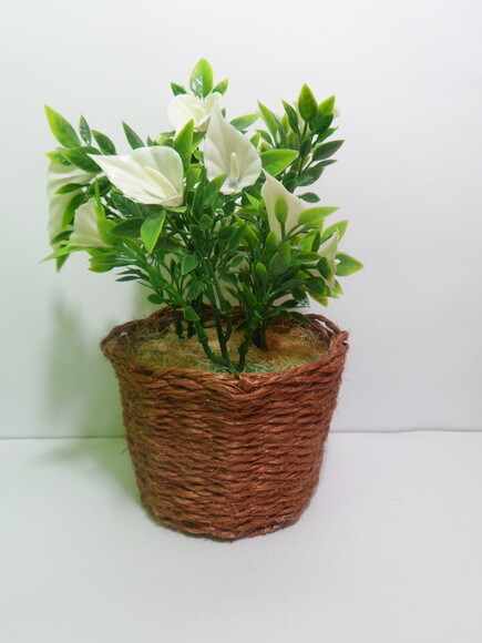Arranjo Floral em Vaso de Sisal