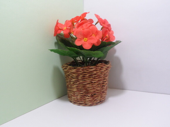 Arranjo Floral em Vaso de Sisal