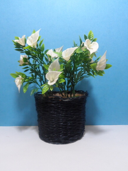 Arranjo Floral em Vaso de Sisal