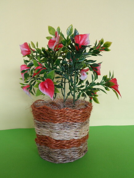 Arranjo Floral em Vaso de Sisal