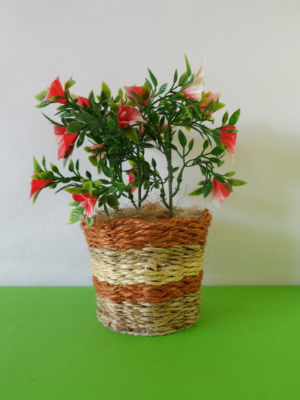 Arranjo Floral em Vaso de Sisal