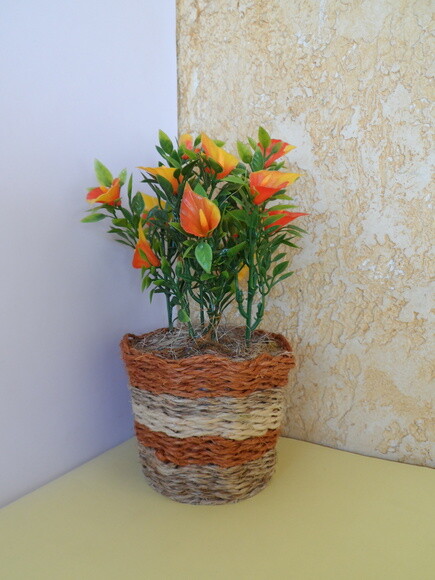 Arranjo Floral em Vaso de Sisal