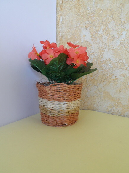 Arranjo Floral em Vaso de Sisal