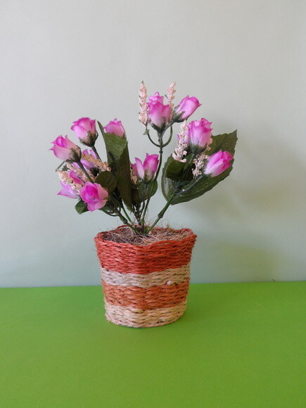 Arranjo Floral em Vaso de Sisal
