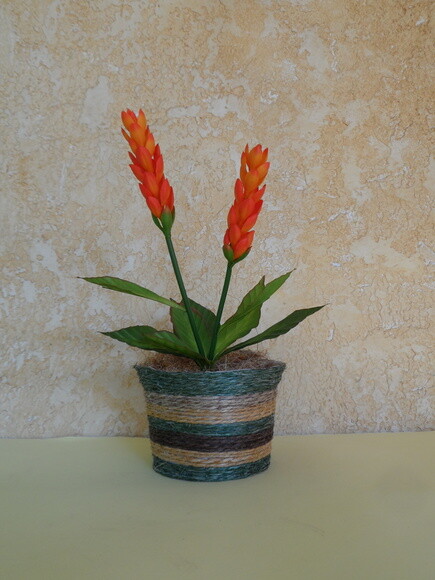 Arranjo Floral em Vaso de Sisal