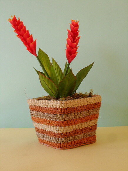 Arranjo Floral em Vaso de Sisal