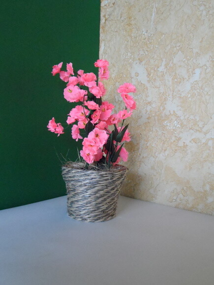 Arranjo Floral em Vaso de Sisal