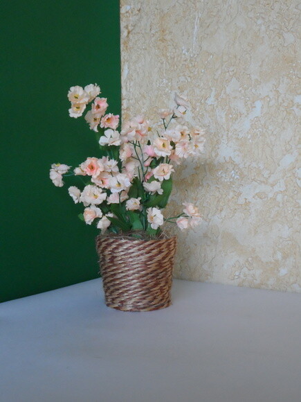 Arranjo Floral em Vaso de Sisal