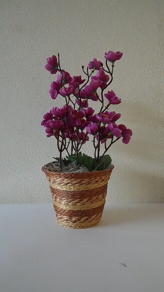 Arranjo Floral em Vaso de Sisal