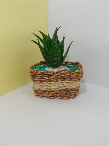 Arranjo Floral em Floreira de Sisal