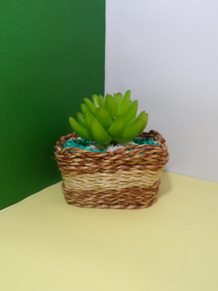 Arranjo Floral em Floreira de Sisal