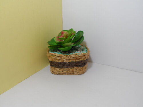 Arranjo Floral em Floreira de Sisal