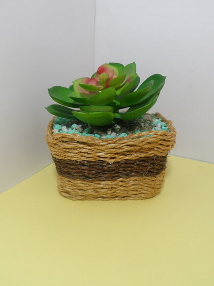 Arranjo Floral em Floreira de Sisal