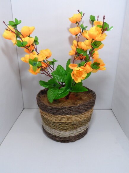 Arranjo Floral em Vaso de Sisal