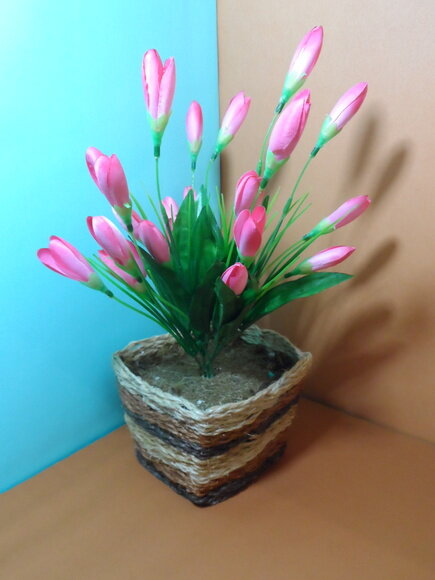 Arranjo Floral em Vaso de Sisal