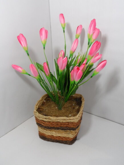 Arranjo Floral em Vaso de Sisal