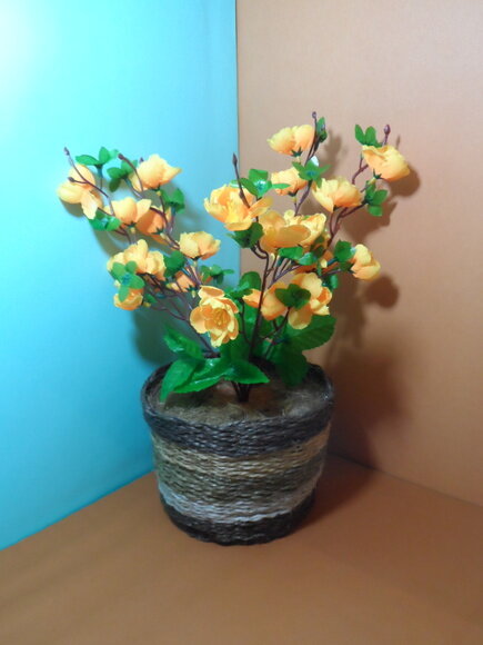 Arranjo Floral em Vaso de Sisal