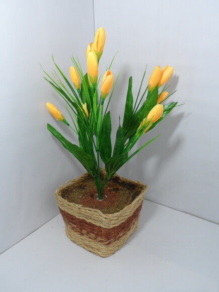 Arranjo Floral em Vaso de Sisal