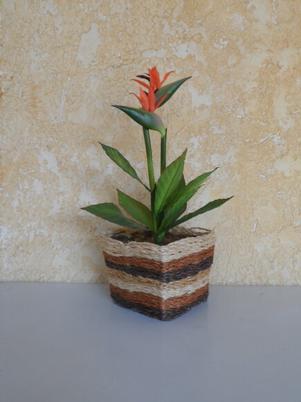 Arranjo Floral em Vaso de Sisal