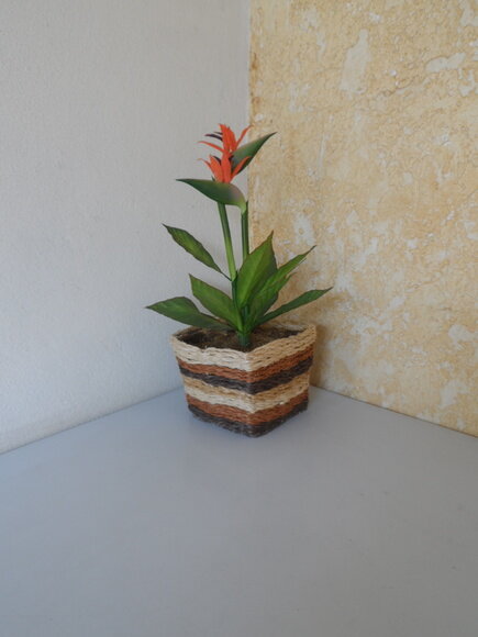 Arranjo Floral em Vaso de Sisal