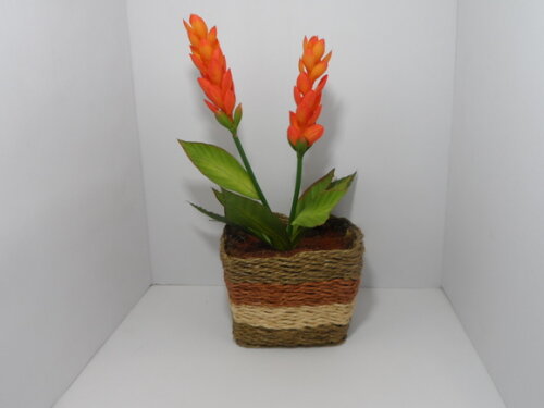 Arranjo Floral em Vaso de Sisal