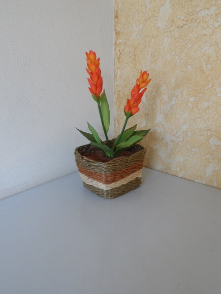 Arranjo Floral em Vaso de Sisal