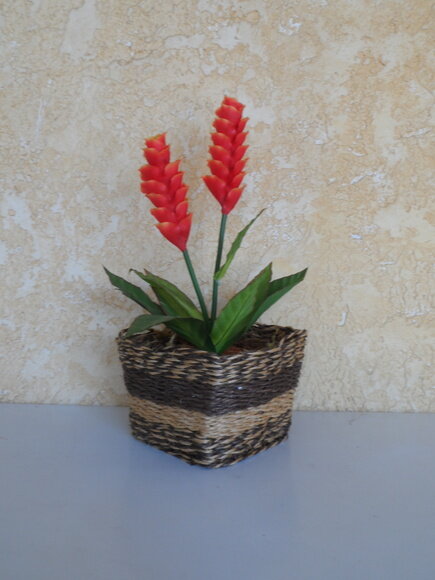 Arranjo Floral em Vaso de Sisal