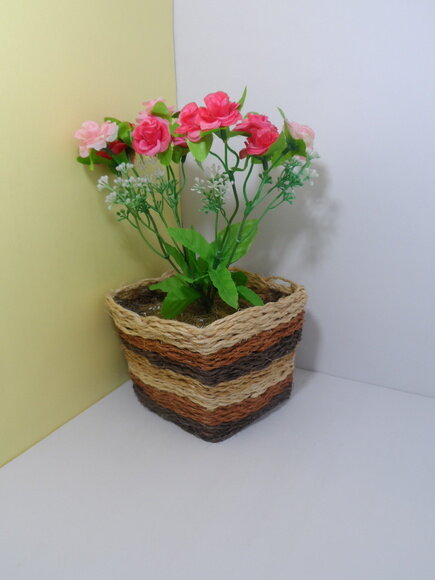 Arranjo Floral em Vaso de Sisal