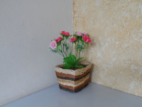 Arranjo Floral em Vaso de Sisal