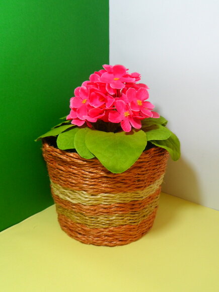 Arranjo Floral em Vaso de Sisal