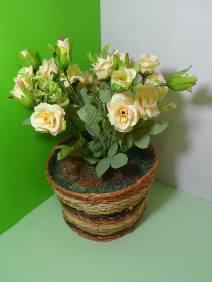 Arranjo Floral em Vaso de Sisal