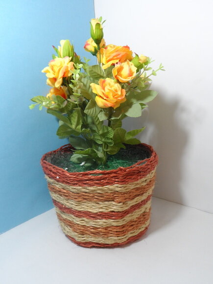 Arranjo Floral em Vaso de Sisal