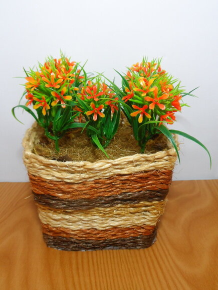 Arranjo Floral em Vaso de Sisal