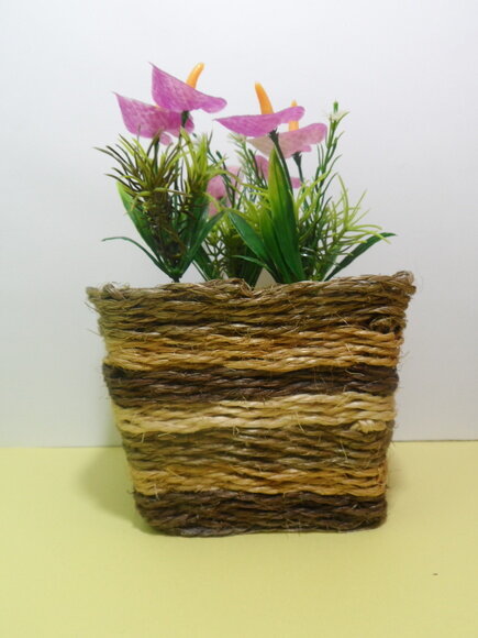 Arranjo Floral em Vaso de Sisal