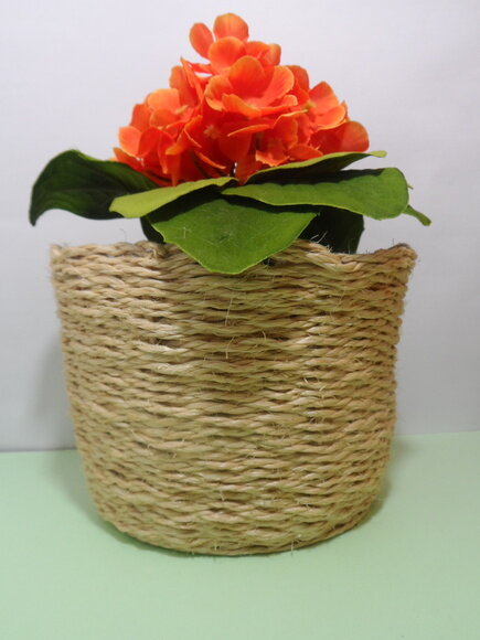 Arranjo Floral em Vaso de Sisal