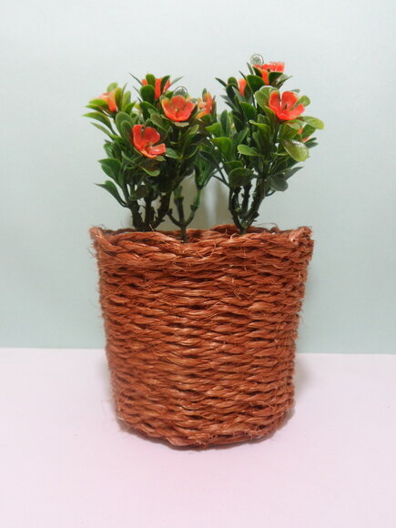 Arranjo Floral em Vaso de Sisal