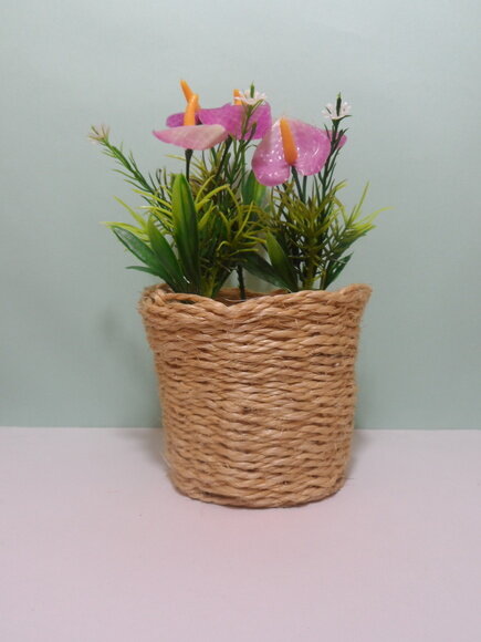 Arranjo Floral em Vaso de Sisal