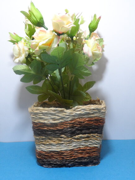 Arranjo Floral em Vaso de Sisal