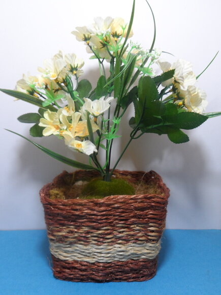 Arranjo Floral em Vaso de Sisal