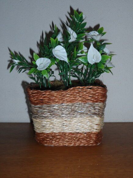 Arranjo Floral em Vaso de Sisal