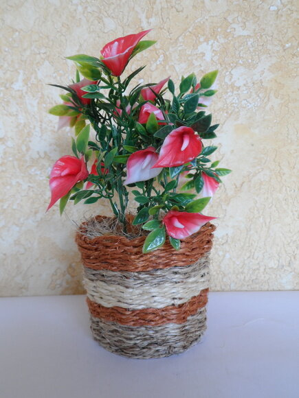 Arranjo Floral em Vaso de Sisal