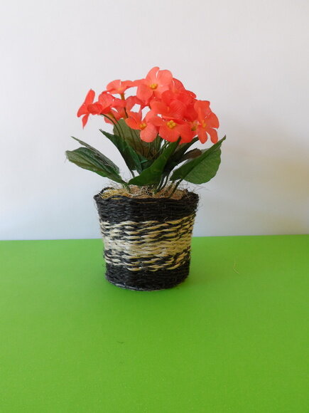 Arranjo Floral em Vaso de Sisal