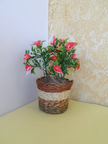 Arranjo Floral em Vaso de Sisal