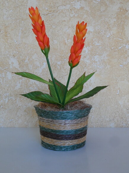 Arranjo Floral em Vaso de Sisal