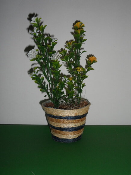 Arranjo Floral em Vaso de Sisal