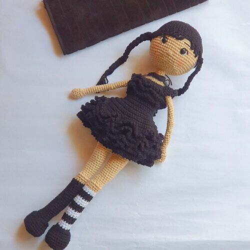 Boneca Wandinha amigurumi ( personagem)