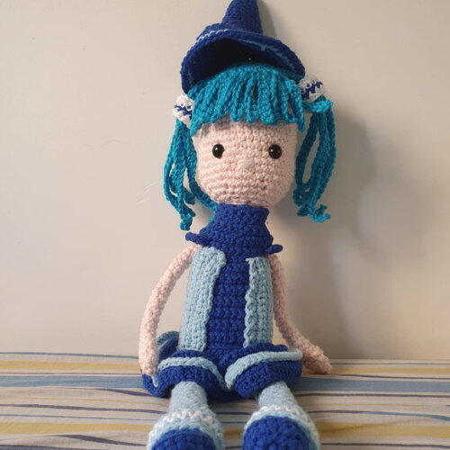 Boneca Bruxa Azul Amigurumi