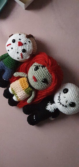 chaveiro hallowen amigurumi (jason, sally e jack)