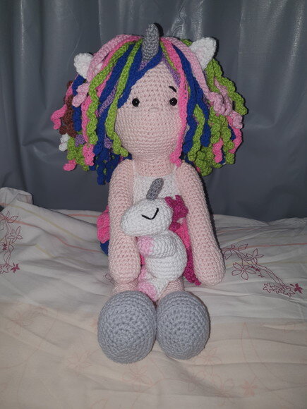 menina unicorno amigurumi